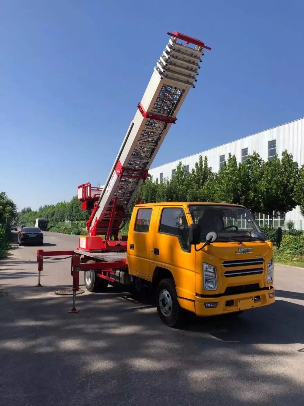 遂昌县附近的云梯车出租服务：轻松解决高空作业需求