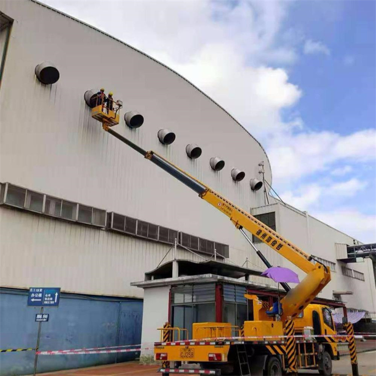 遂昌县高空作业车出租服务：专业广告牌安装解决方案